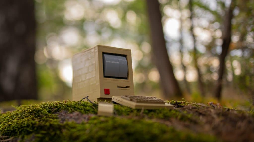 Legodator i skogen