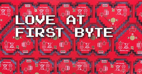 En bild med hjärtan och texten "Love at first byte", till Internetmuseums utställning Nätromans